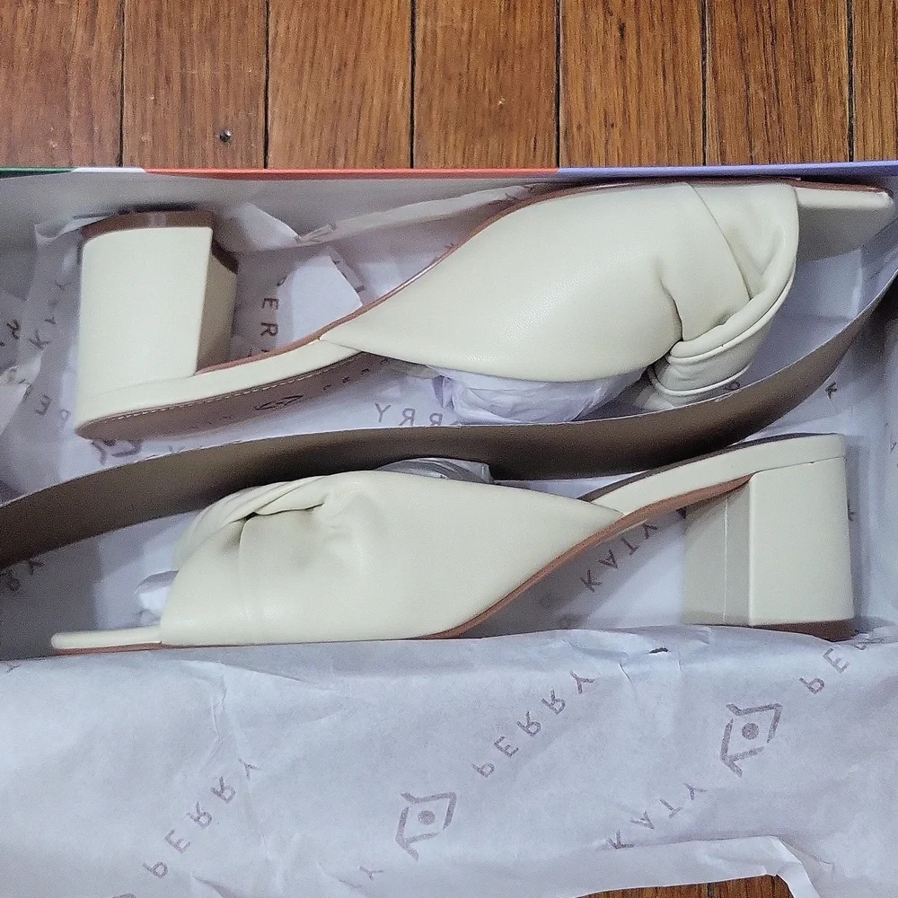 Katy Perry Collections The Tooliped Twisted Sandal Chalk 9.5 - Picture 5 of 6